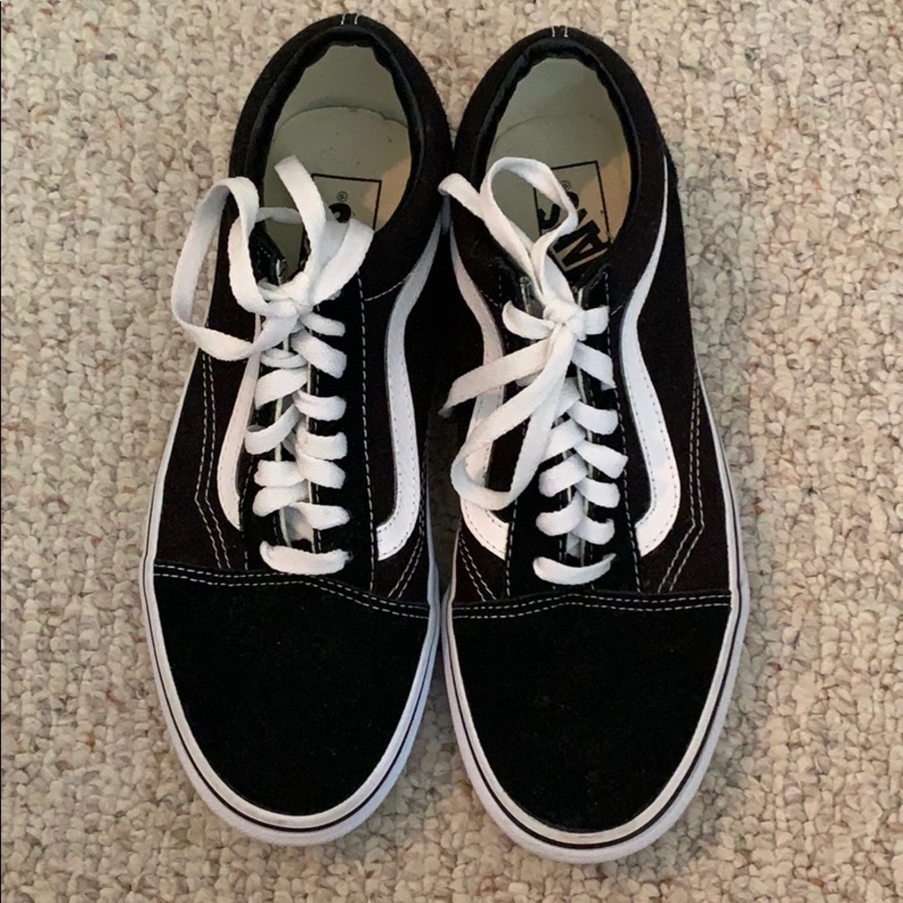 Old skool Black vans, women’s size 8 (euro: 38.5)